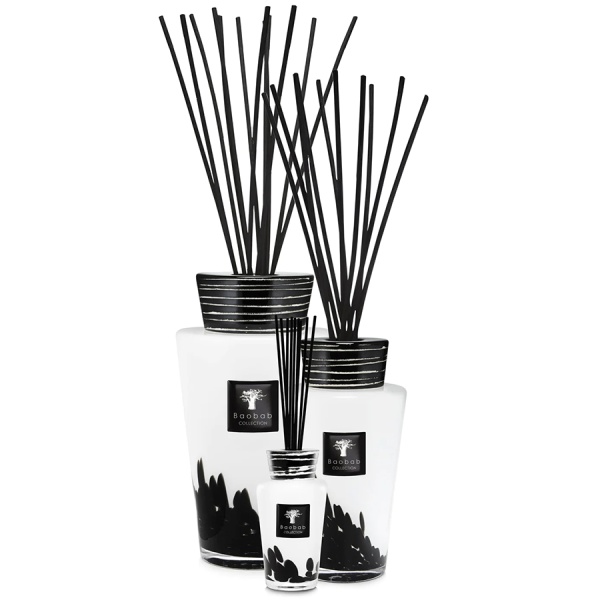 TOTEMFEATHERGROUPSHOT-HDF_1100x