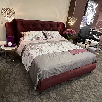 Кровать 230x223хН116см Altrenotti, Lily. В комплекте: матрас, постельное белье, одеяло, подушки.