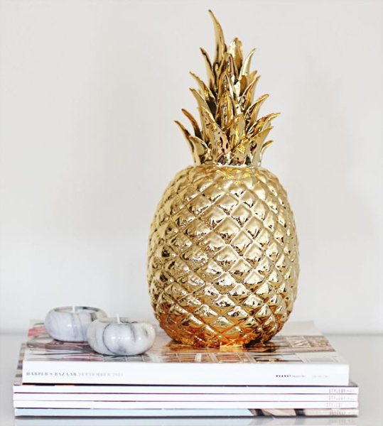 18b76d6b88b2cc6d4c3a3f0c18be049c--host-gifts-gold-pineapple