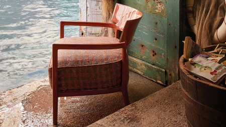 hmroR7VWSFWYknYWuKPr_philippe-starck-kartell-chairs-1280x720