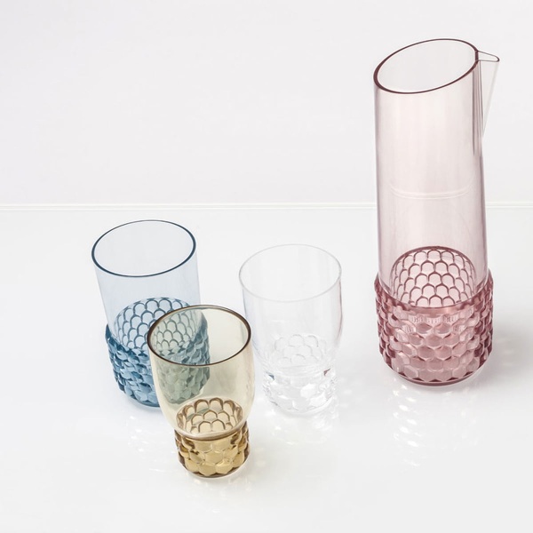 Kartell-Jellies-Becher-Wasserkaraffe-verschiedene-Farben-Ambiente