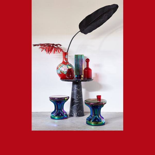 busk_ballbody red_disk marble table black